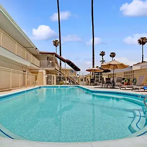 Super 8 By Wyndham Angeles-culver Area Los Angeles